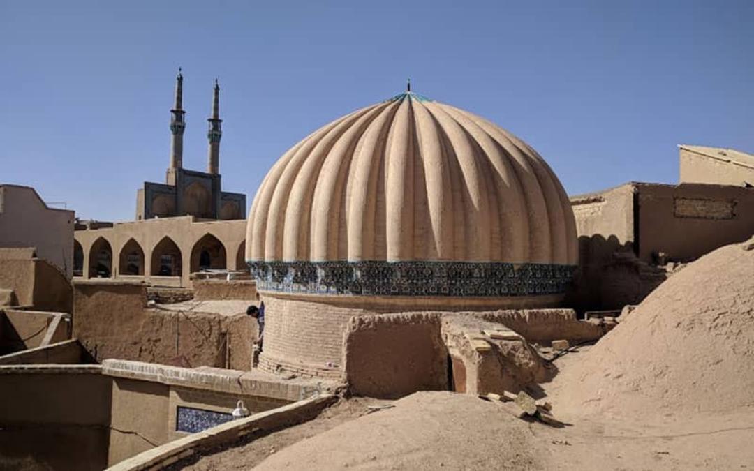 گنبد ترک دار آرامگاه فاطمه ستی