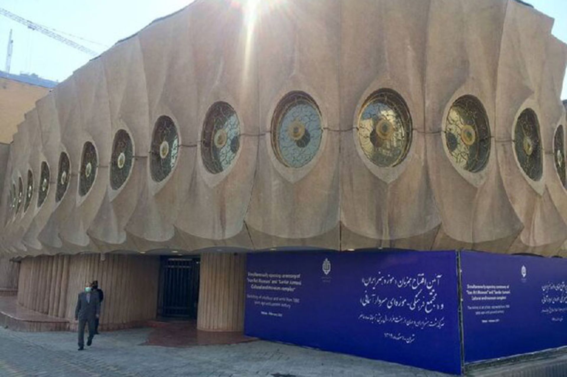 نمای خارجی ساختمان موزه دفینه