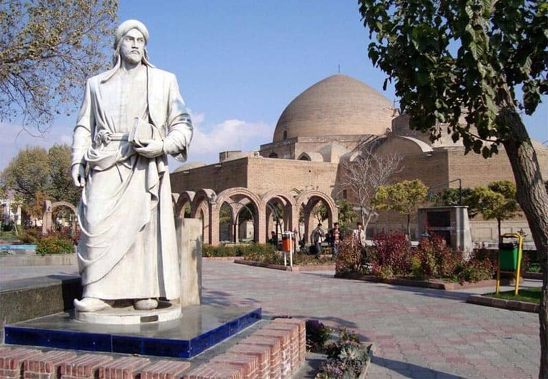 تندیس خاقانی در بوستان خاقانی تبریز
