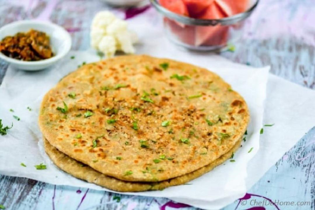 نان پراتای پر شده با گل کلم