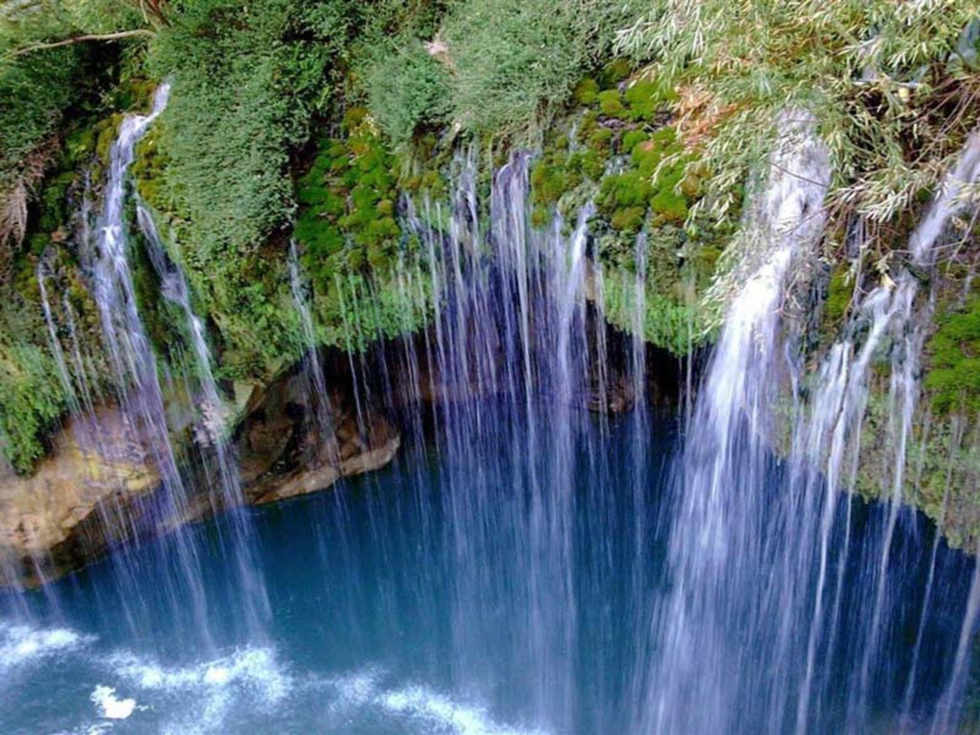 آبشار زیبای هریجان در جاده چالوس از نمای بالا