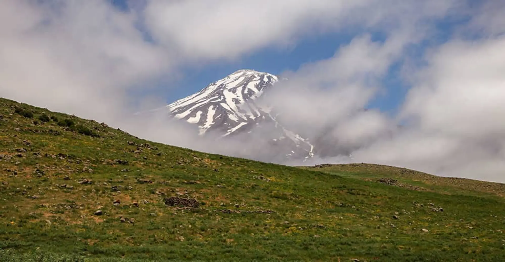 چشم‌انداز دماوند از دشت لار
