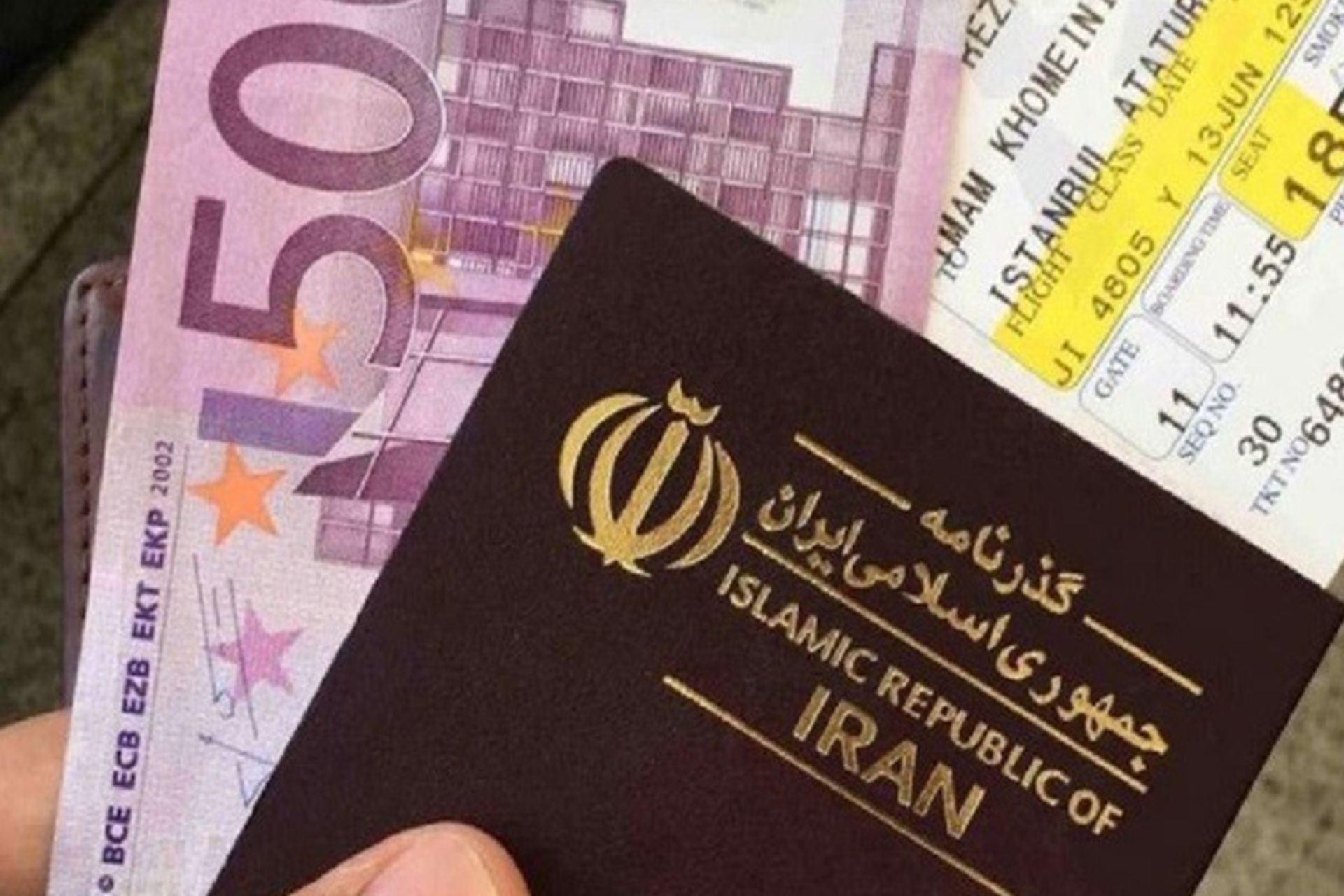 پاسپورت، کارت پرواز و یورو