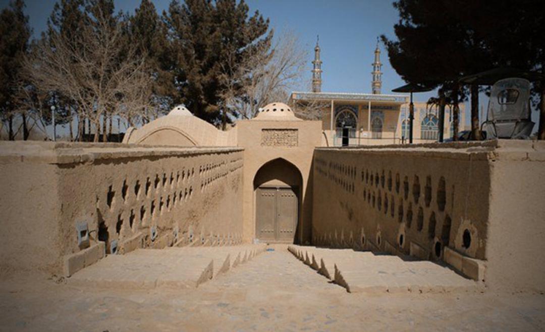 راه پله ورودی آسیاب آبی اشکذر یزد