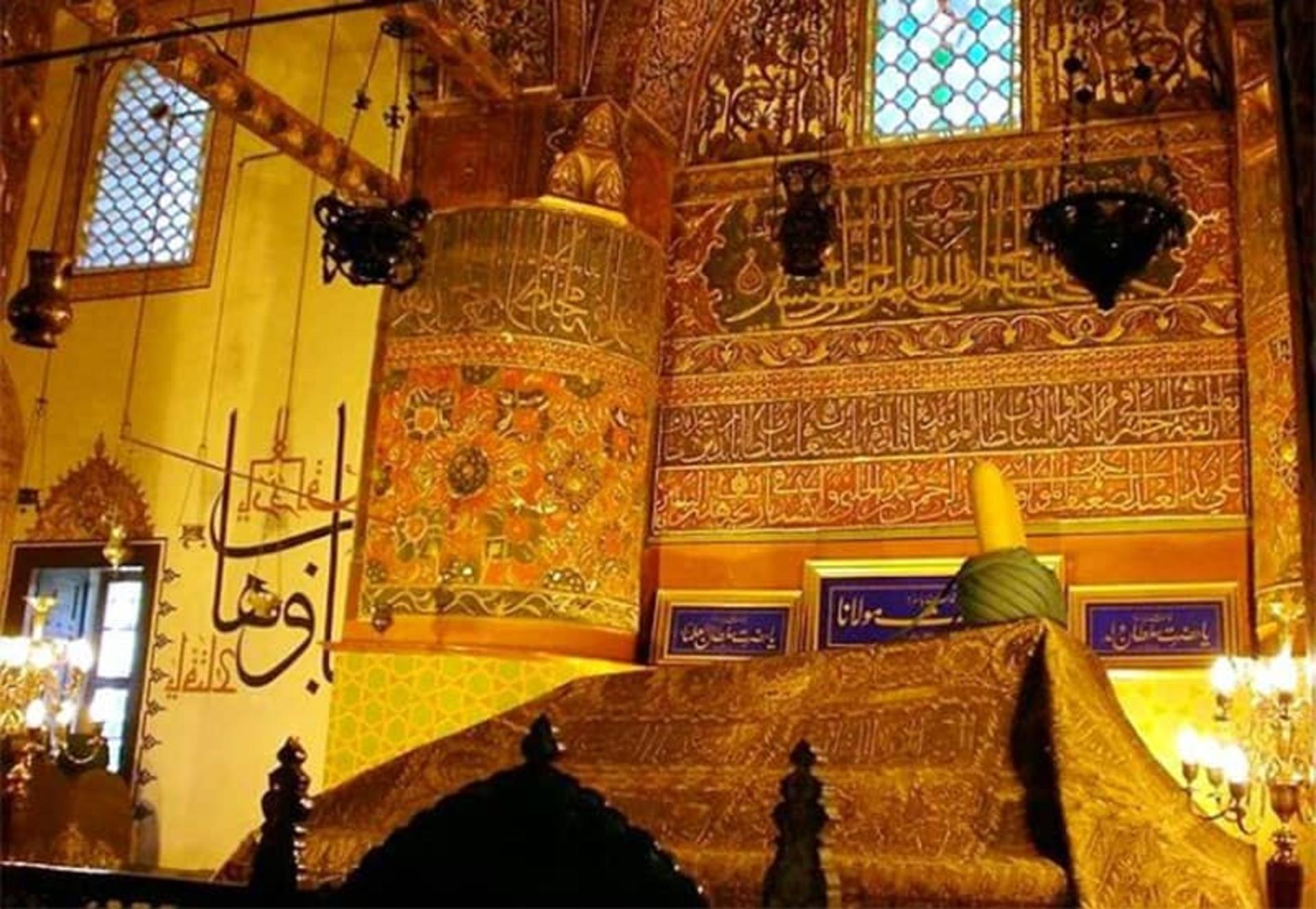 دستار سبز بر مقبره مولانا