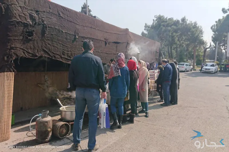 سیاه چادر فروش غذا در محوطه نمایشگاه گردشگری