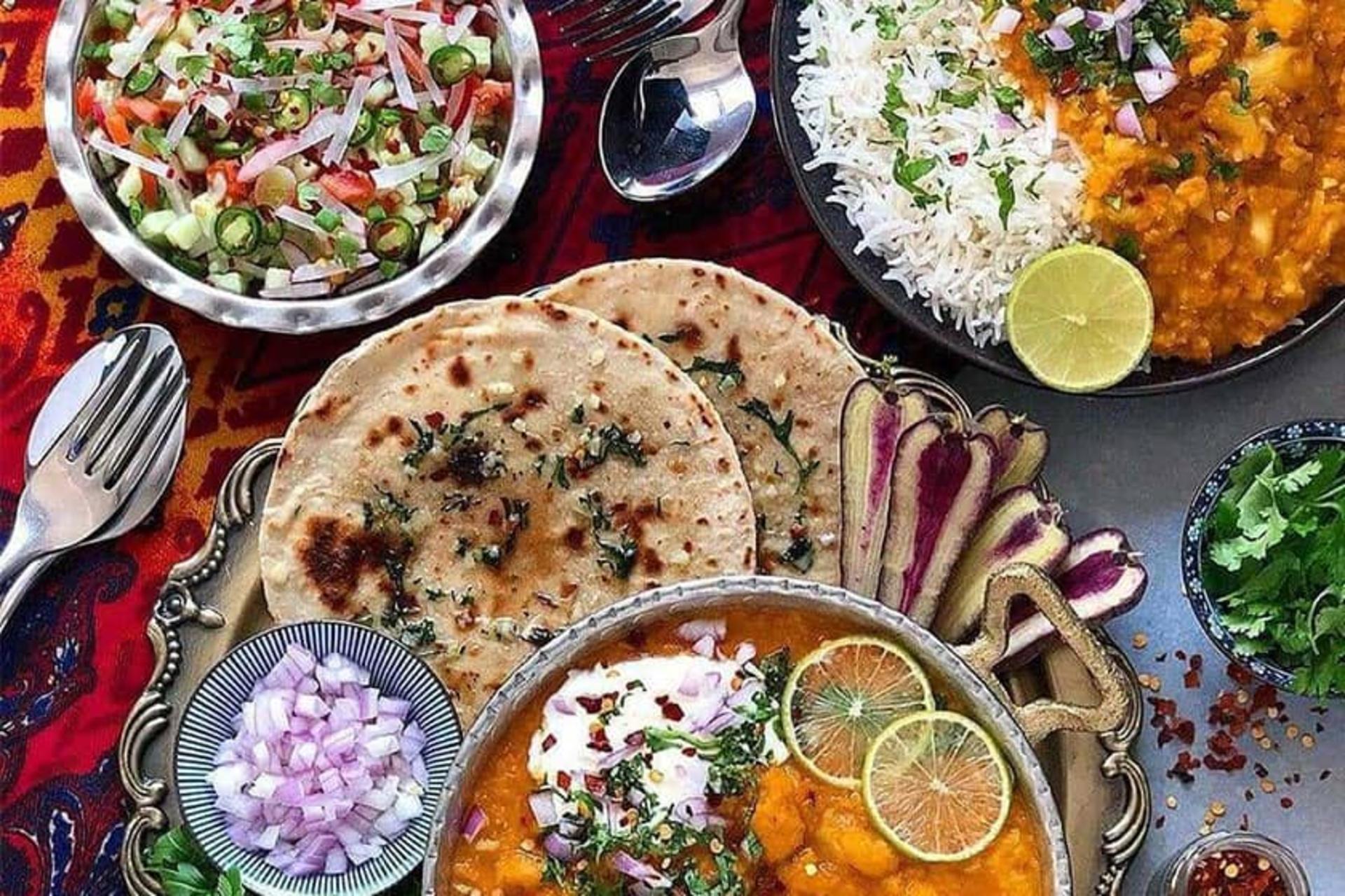 خورش دال عدس با نان و برنج