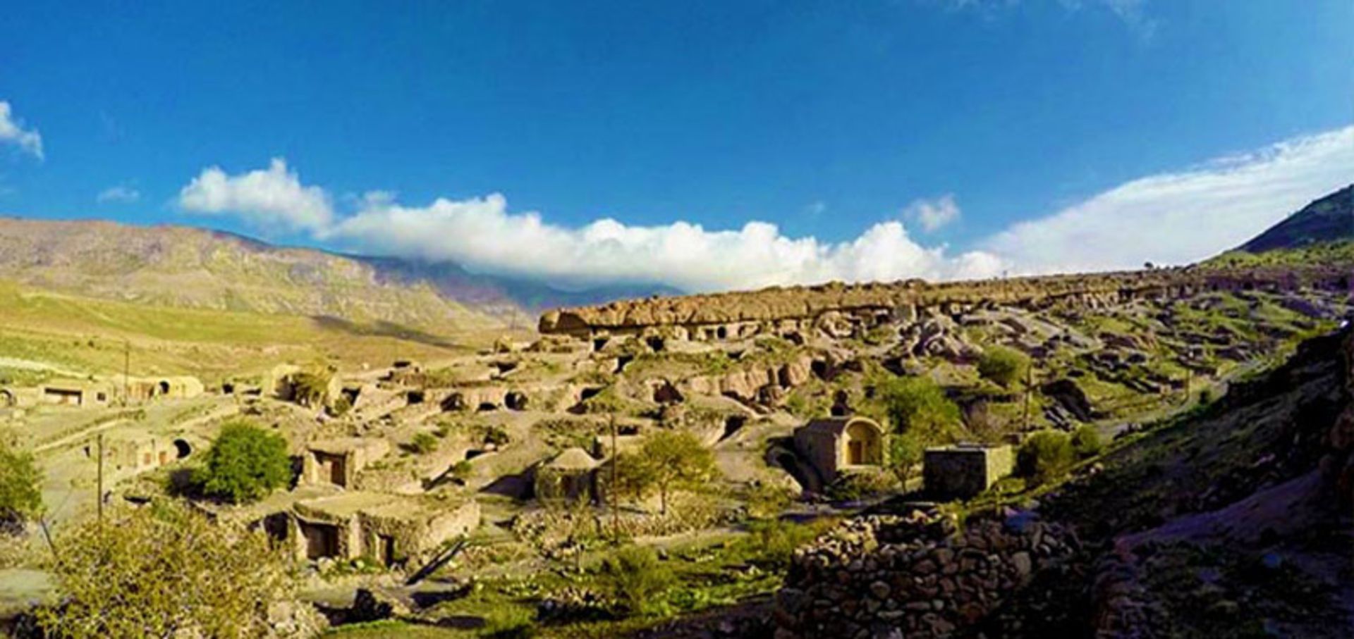 نمایی از خانه های قدیمی در روستای سیرچ