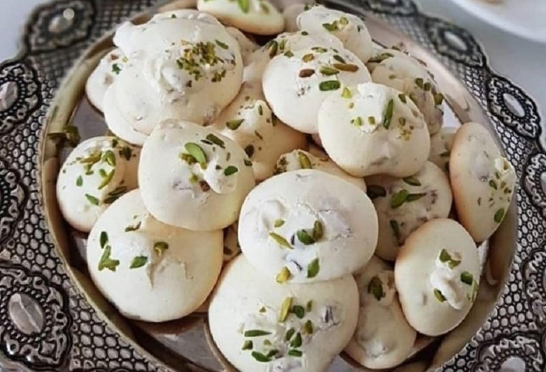 شیرینی پفکی گردویی