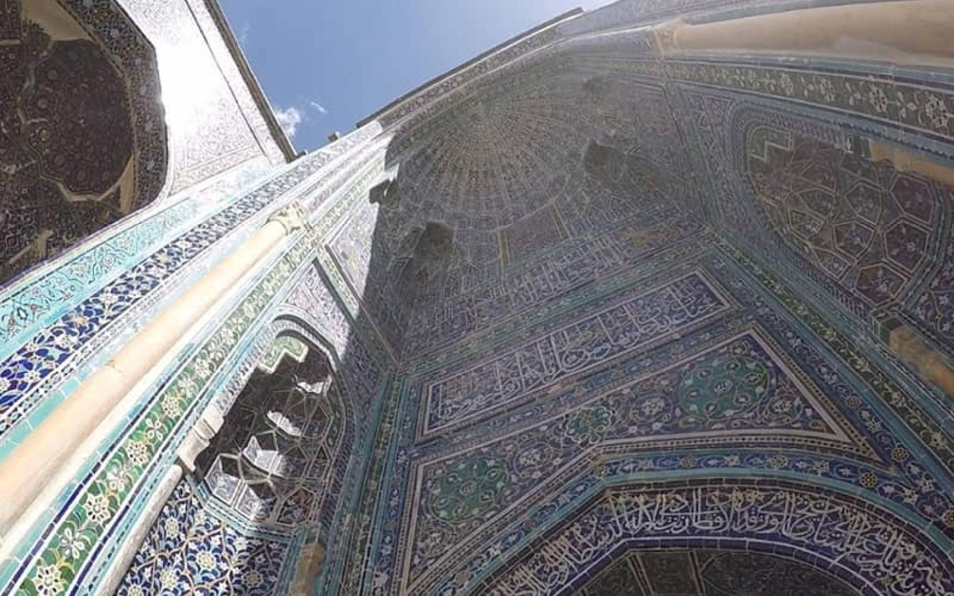 تزیینات کاشی کاری در بقعه شیخ صفی