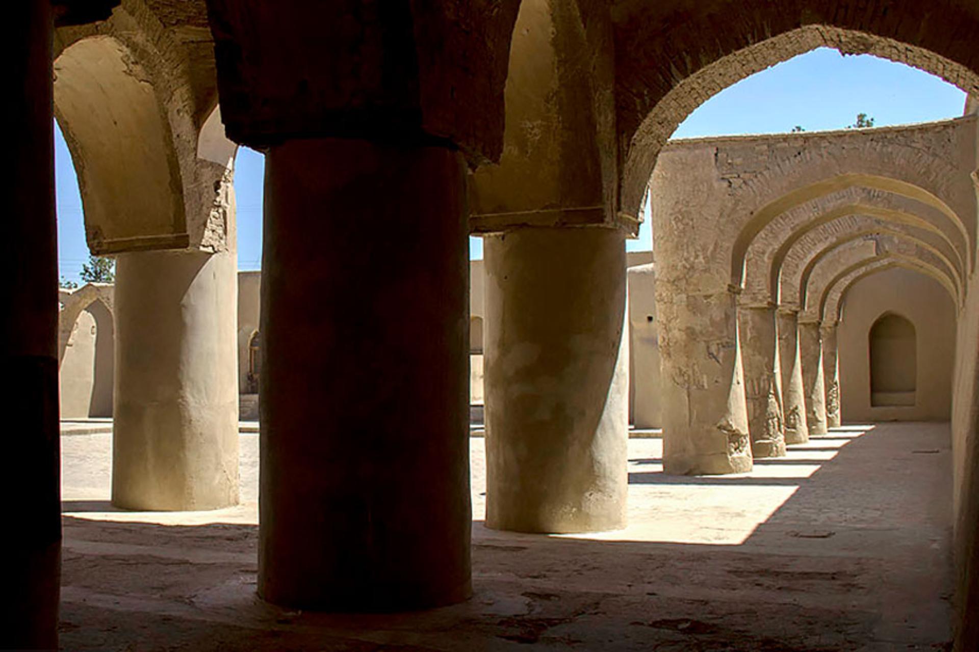 مسجد تاریخانه دامغان
