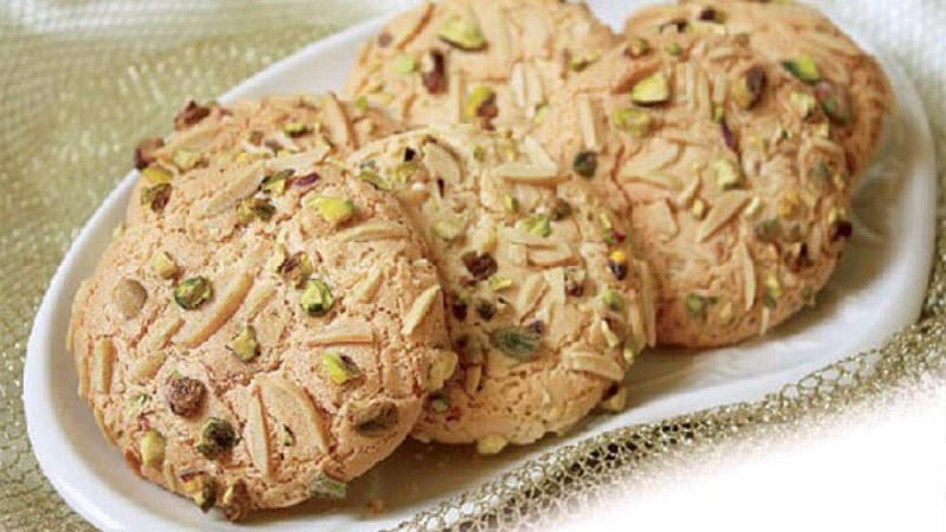 طرز تهیه قرابیه بادام