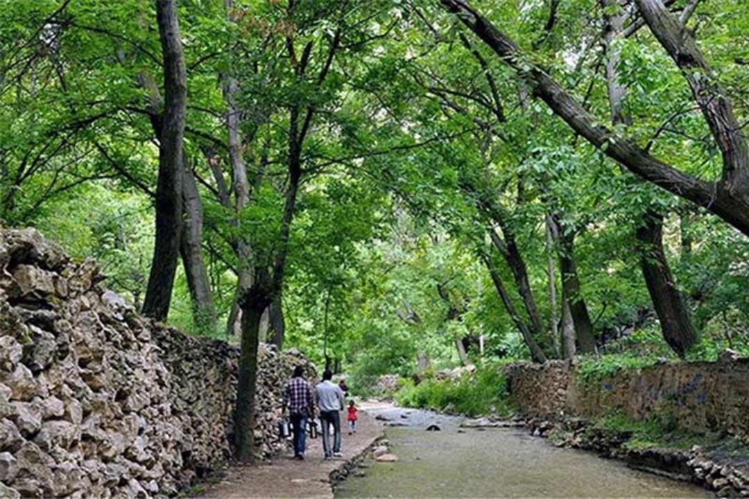 طبیعت سرسبز و سنگ چین های روستای خادر مشهد