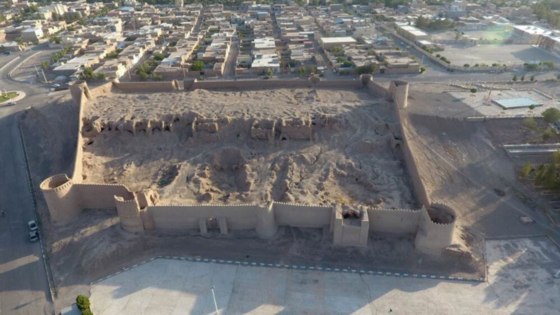 ارگ تاریخی انار از نمای بالا