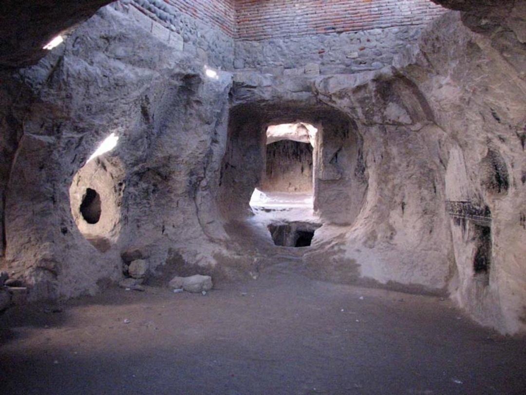 نمایی از داخل معبد مهر ورجوی