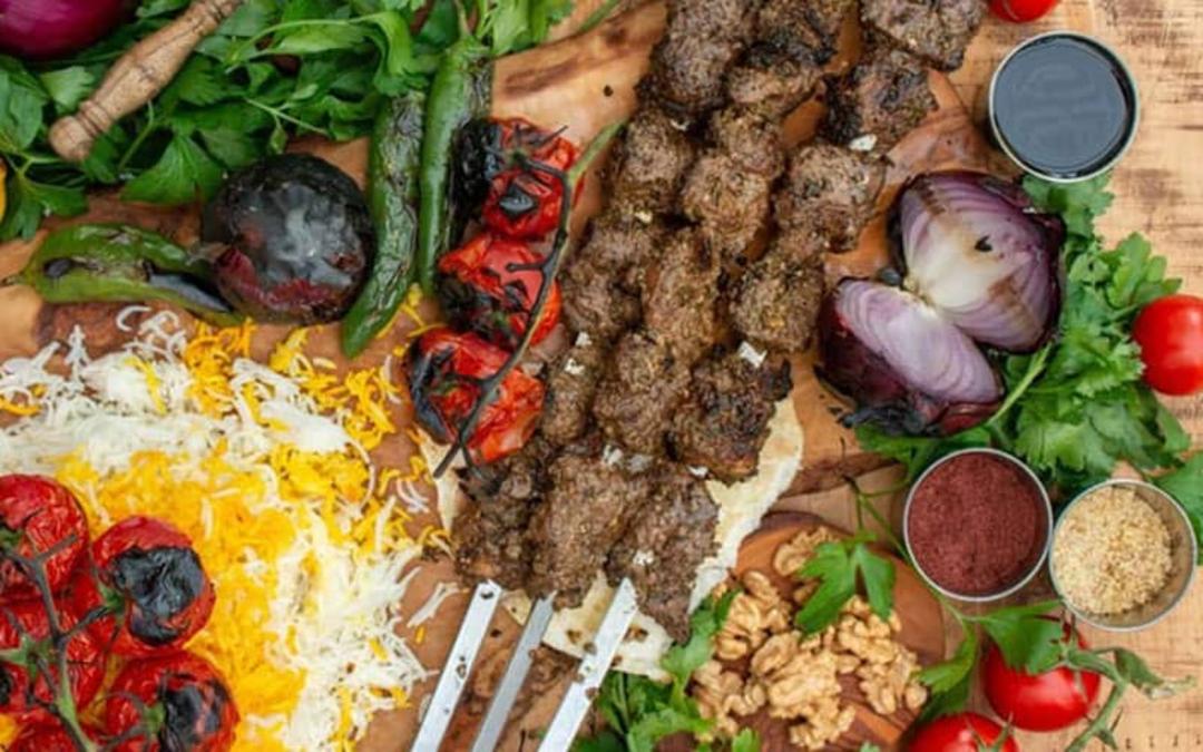 کباب ترش با برنج و گوجه