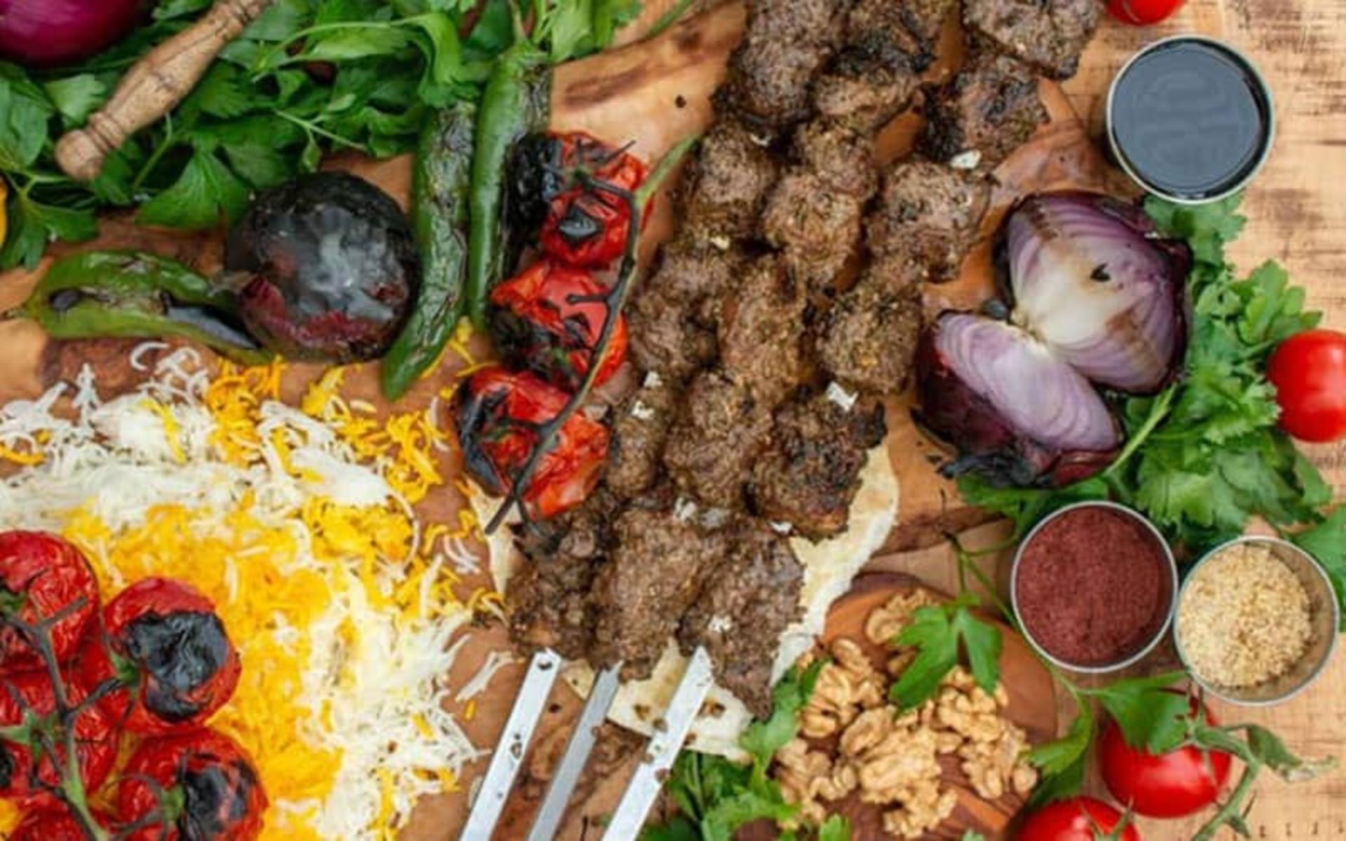 کباب ترش با برنج و گوجه