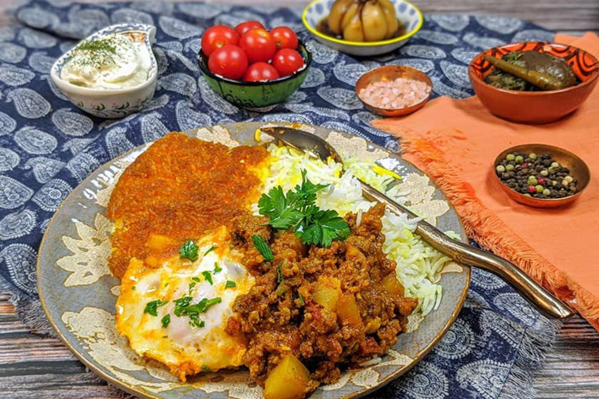 غذای شمالی با مخلفات کنار غذا