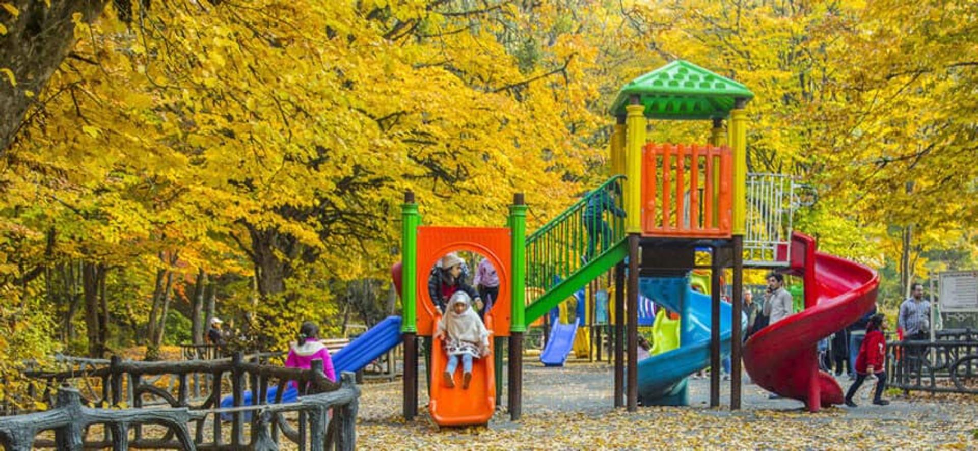 زمین بازی کودکان در پارک جنگلی النگدره