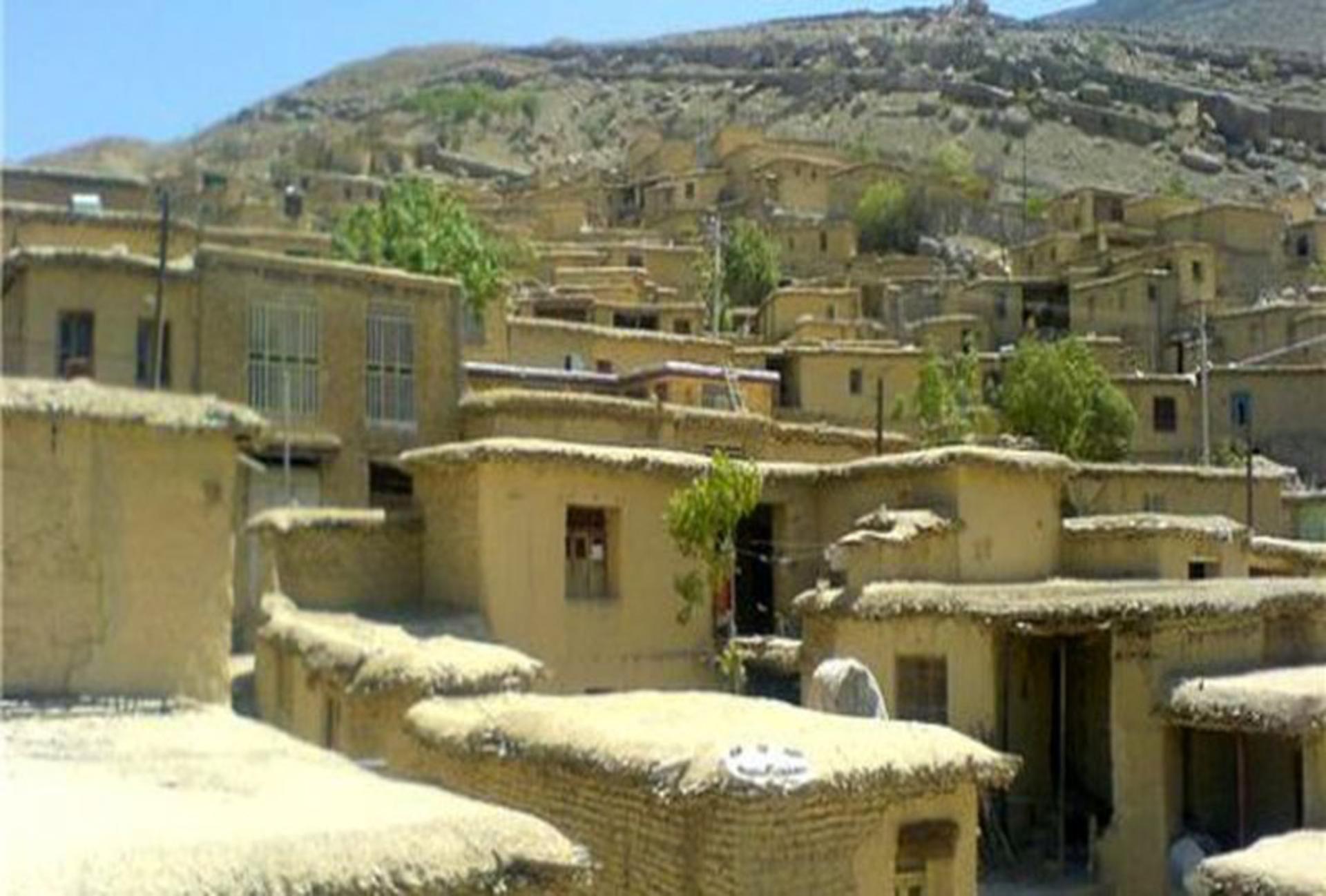 خانه های روستایی در نزدیکی بهشت گمشده شیراز