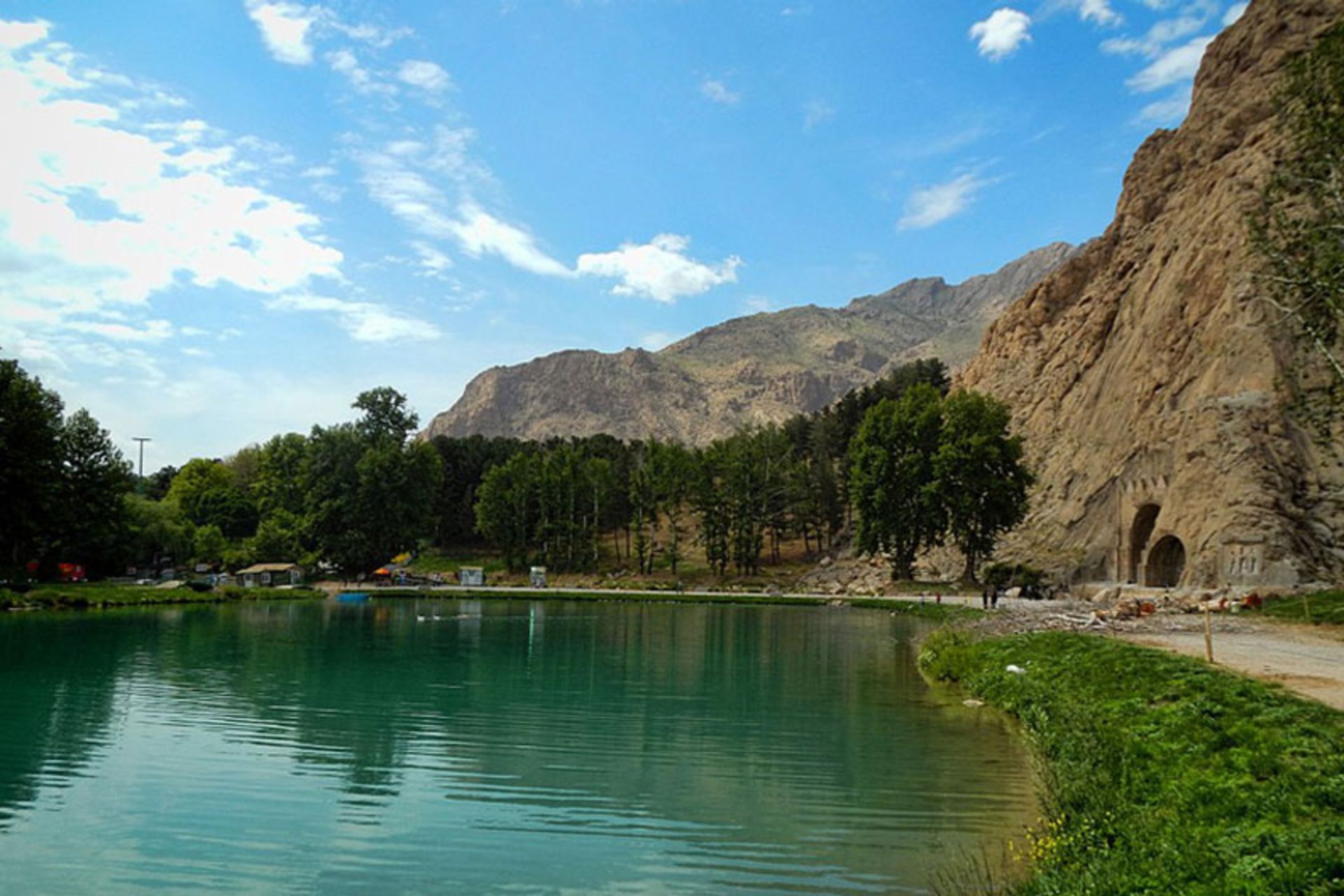 منظره بهاری طاق بستان