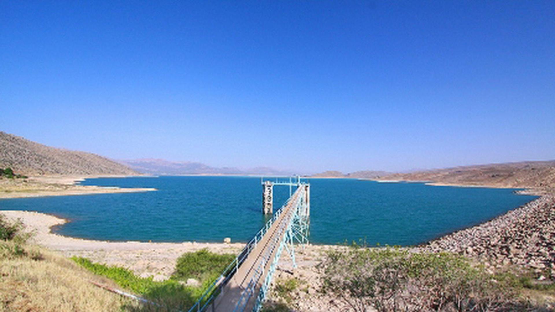 سد درودزن در نزدیکی تنگ بستانک