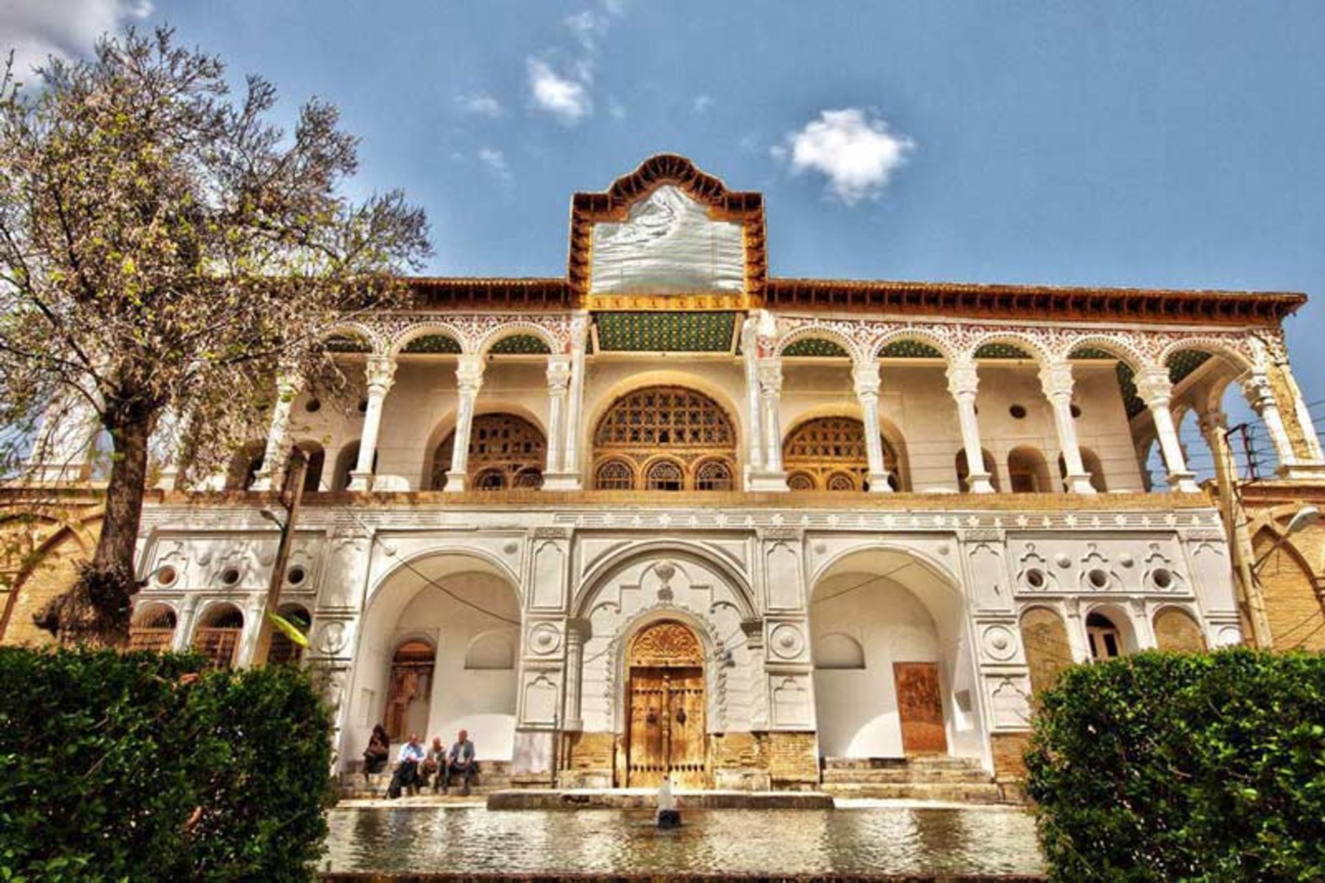 عمارت خسروآباد سنندج از نمای روبرو