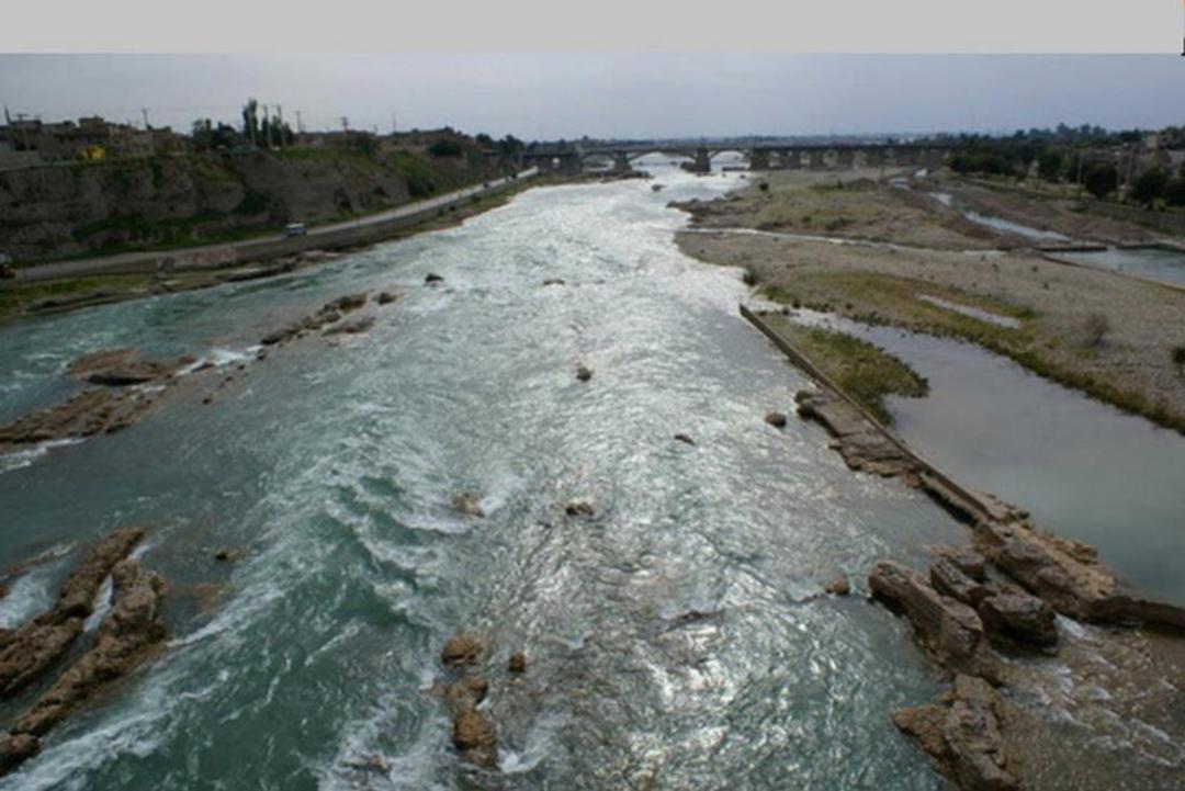 عمق کم رودخانه کارون در طول مسیر