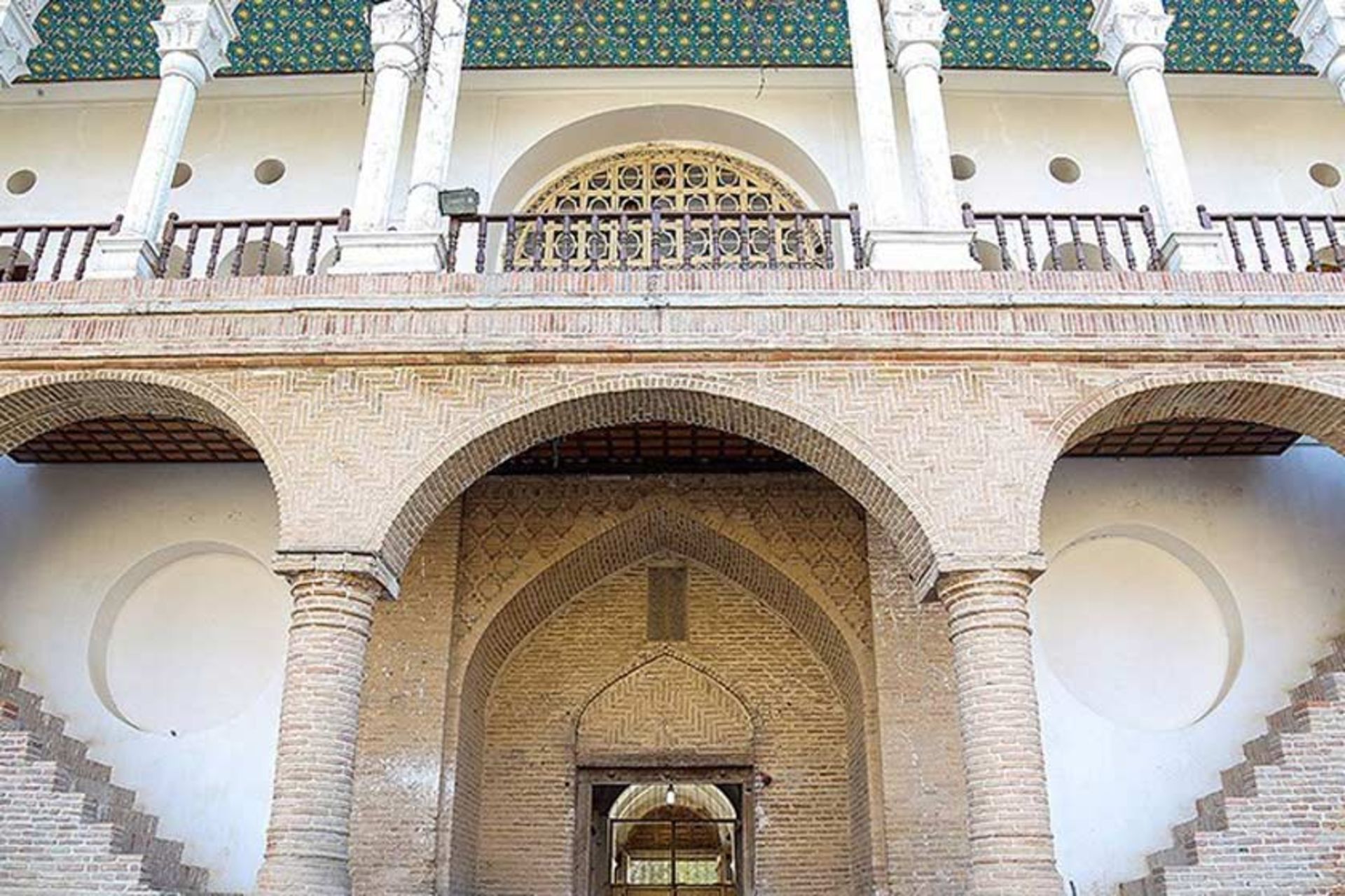 ایوان عمارت خسروآباد سنندج