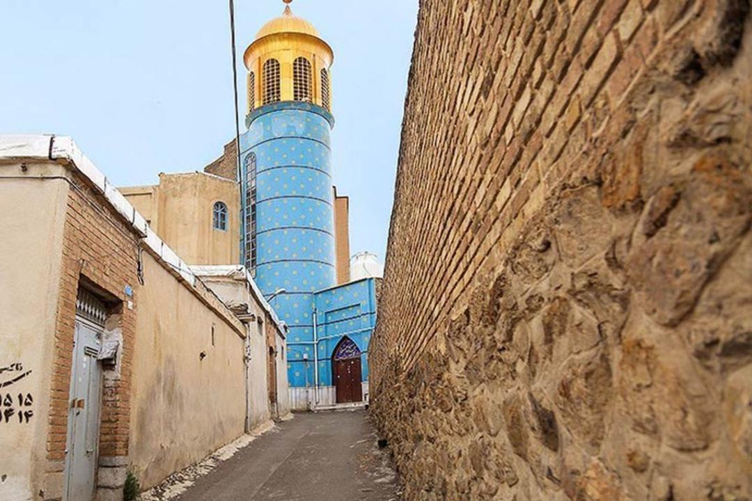 مسجد جامع سنندج از مسیر کوچه