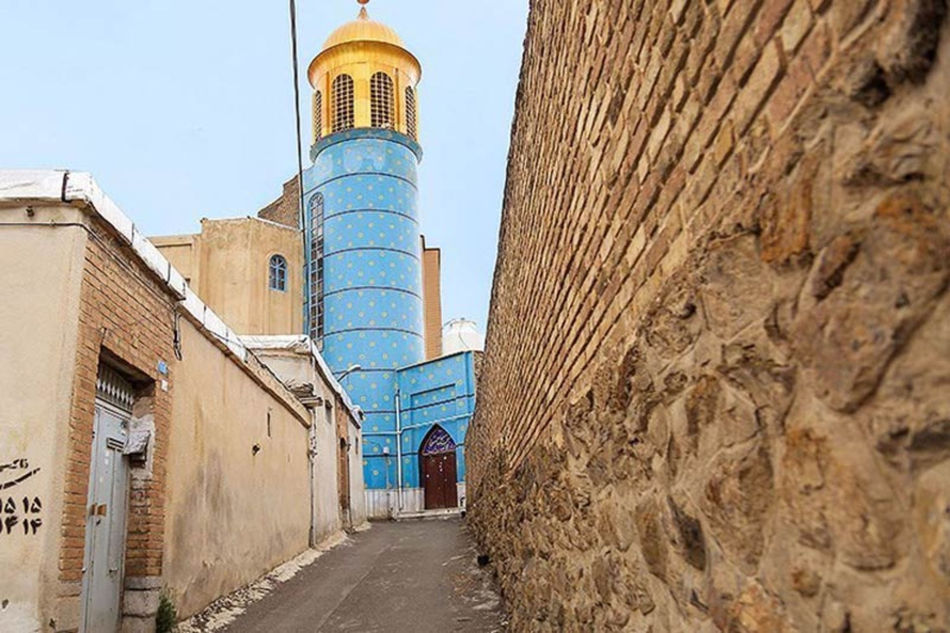 مسجد جامع سنندج از مسیر کوچه