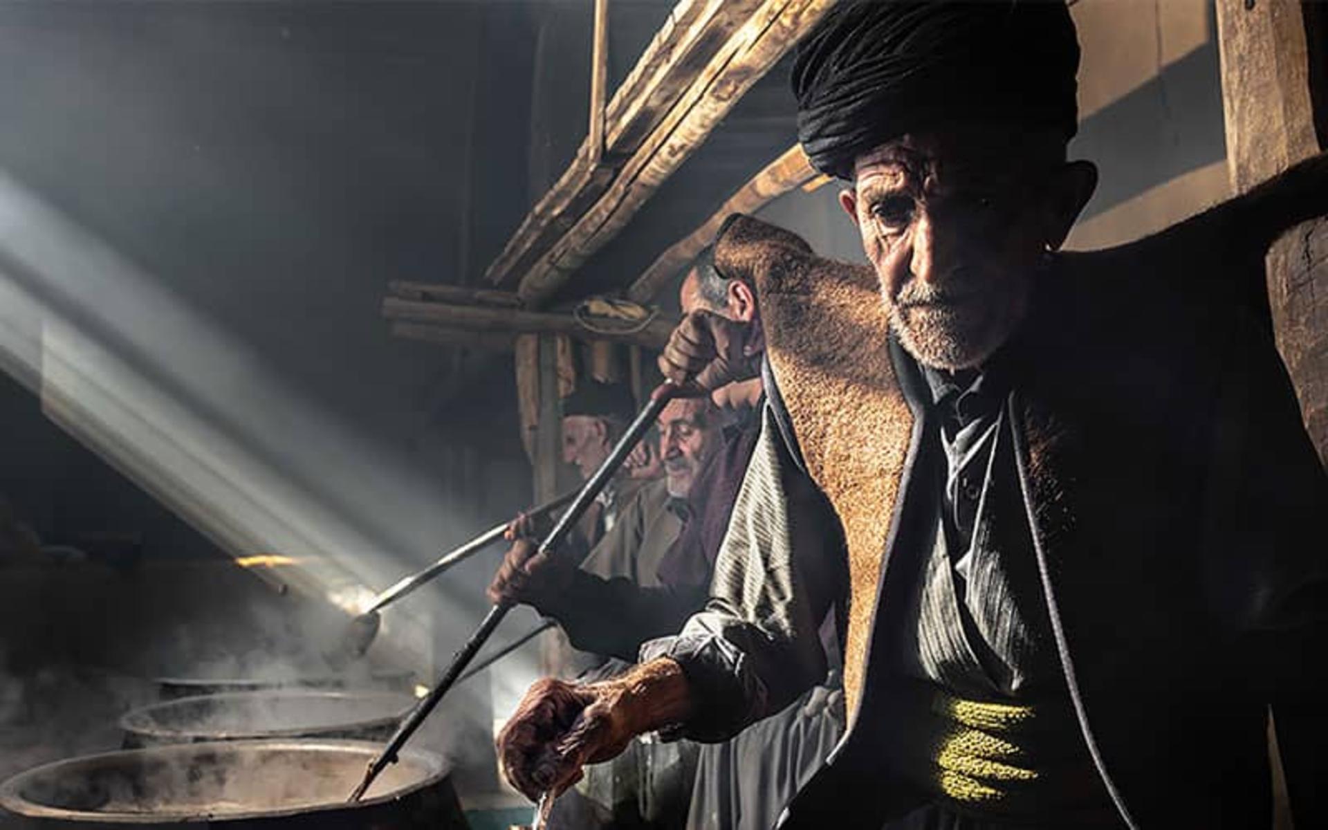 مراسم طبخ آش محلی در جشن پیر شالیار