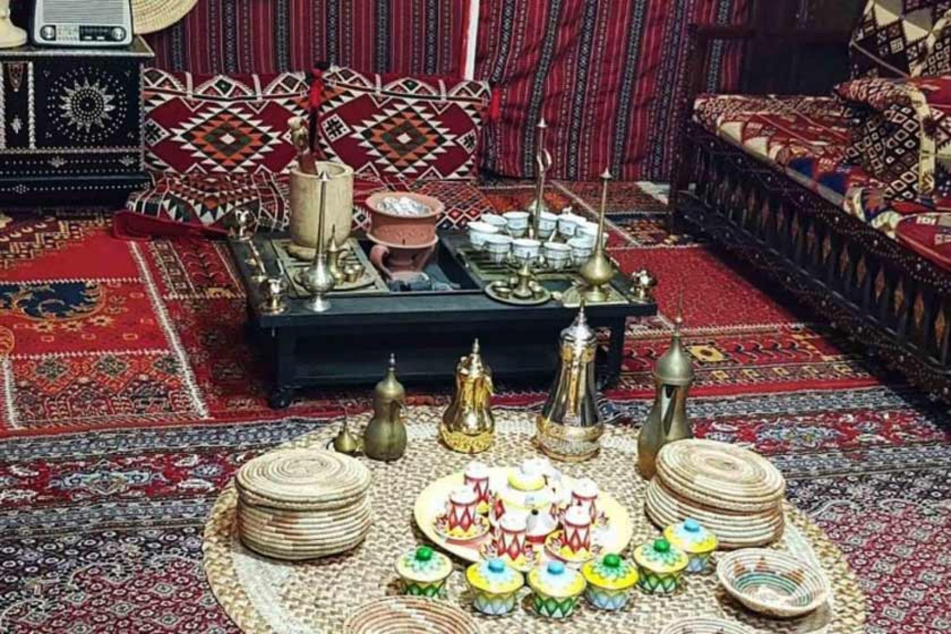 مراسم چای‌خوری اقامتگاه روستای باغو کیش
