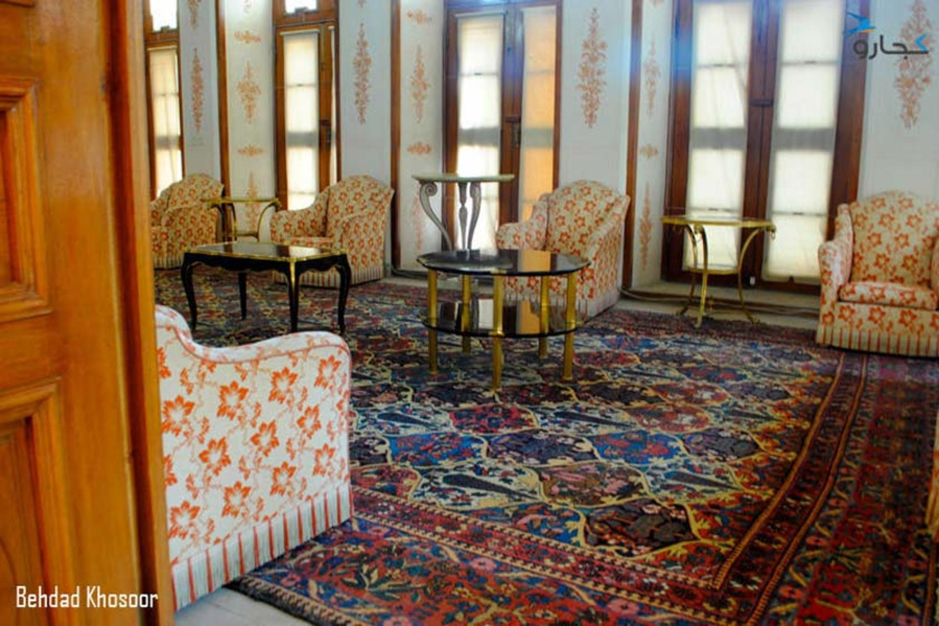 فضای درونی کاخ سلطنتی باغ عفیف آباد شیراز
