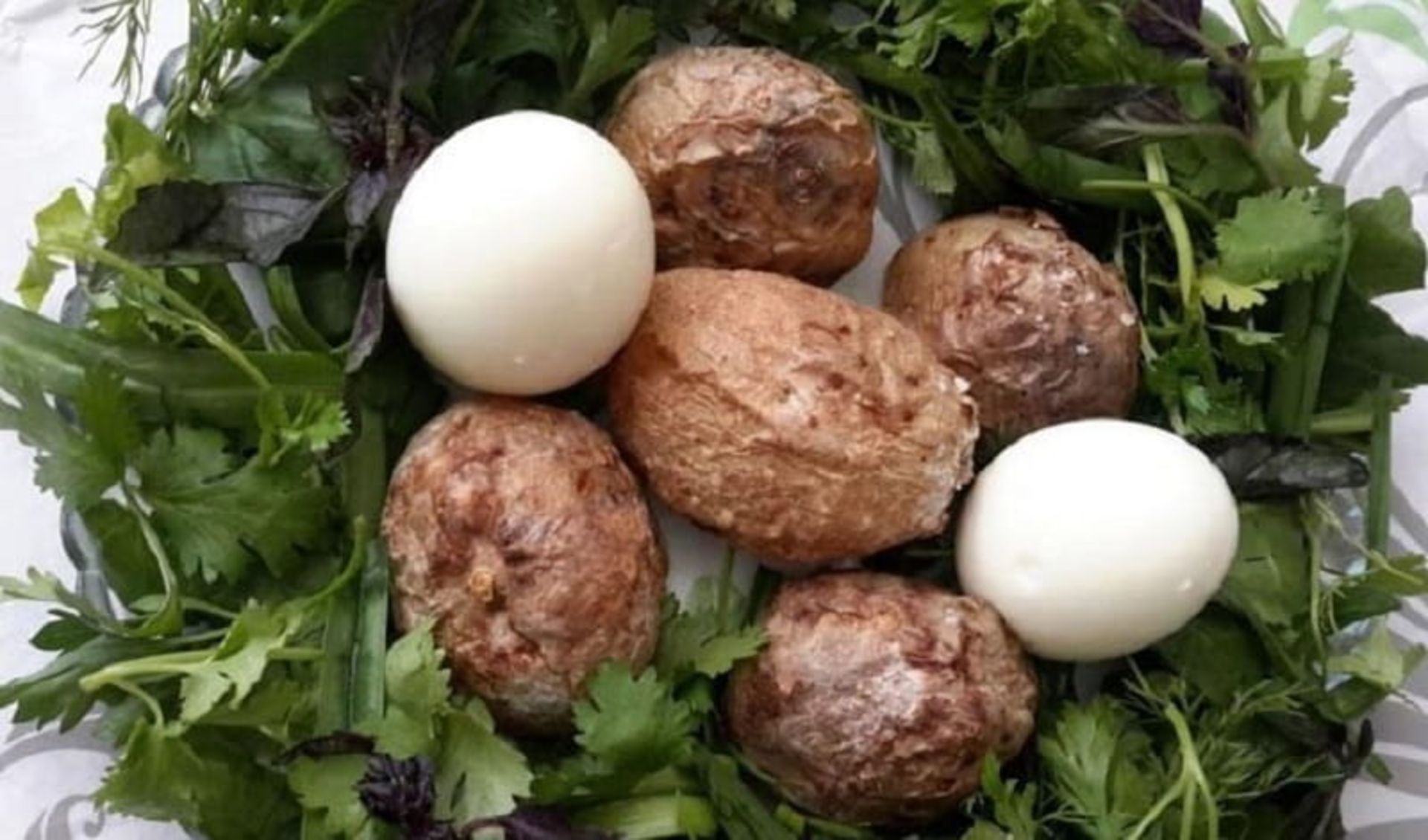 سیب ‌زمینی آبپز و تخم‌ مرغ