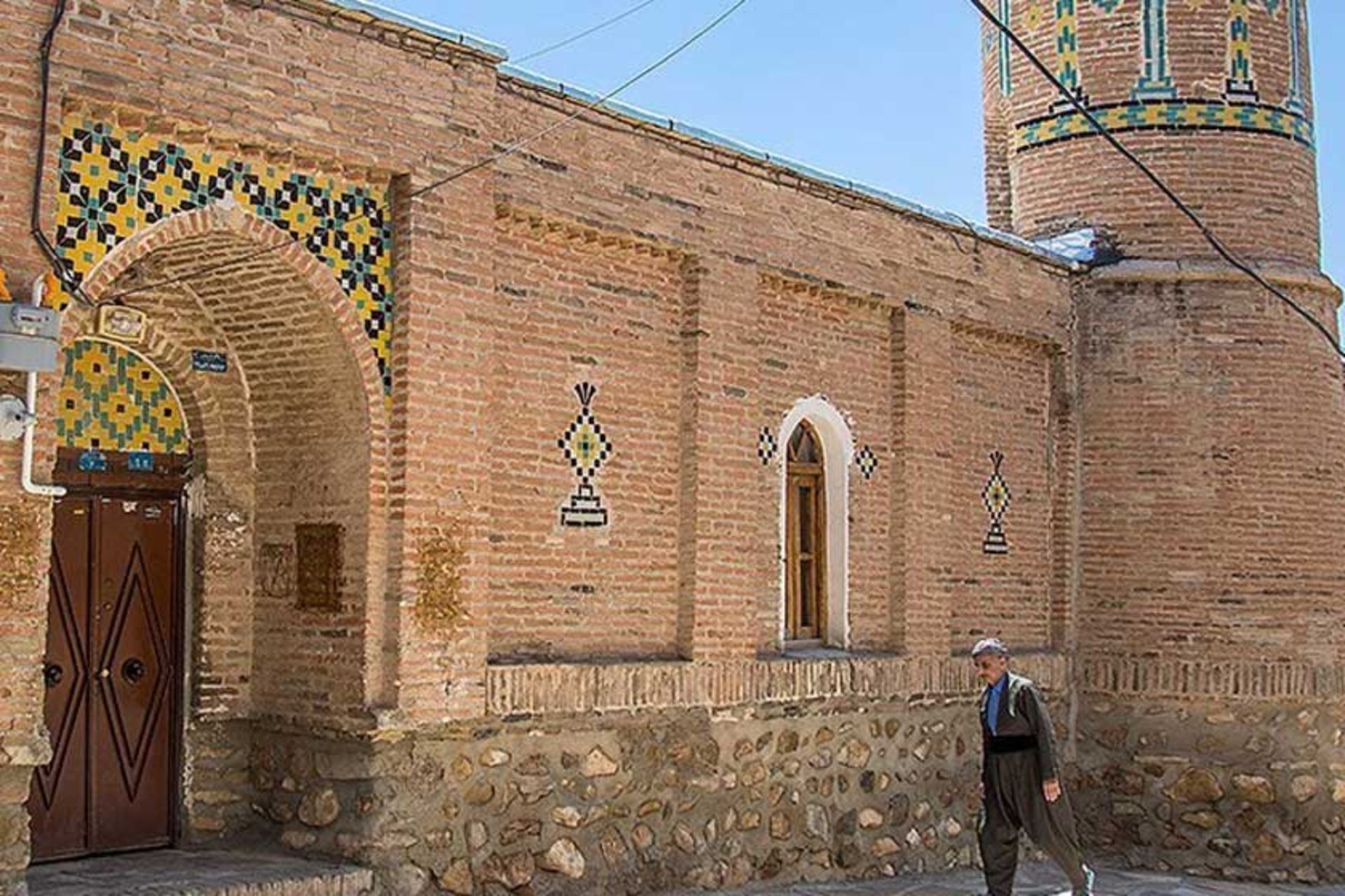 ورودی مسجد دو مناره سقز