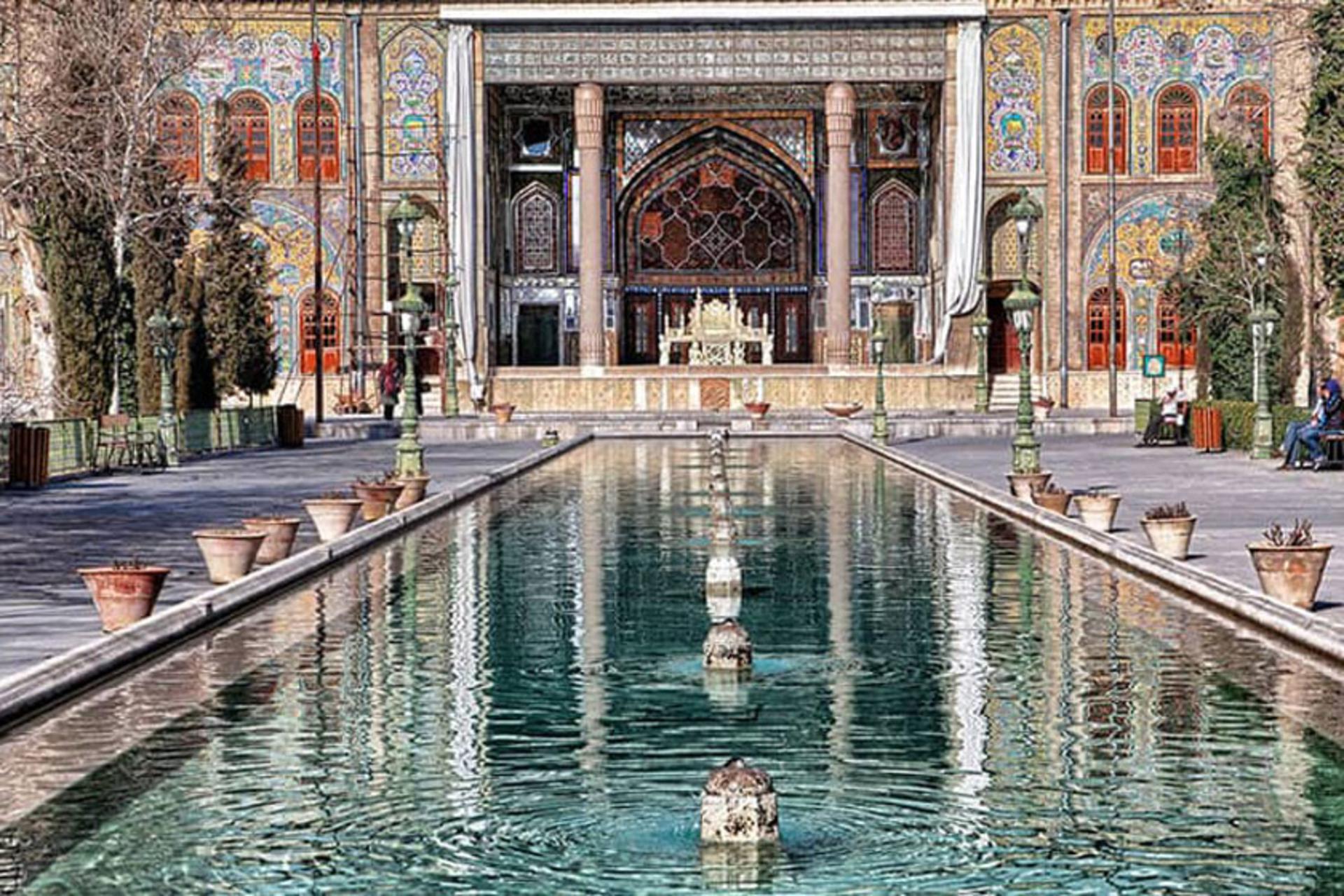 محوطه کاخ گلستان