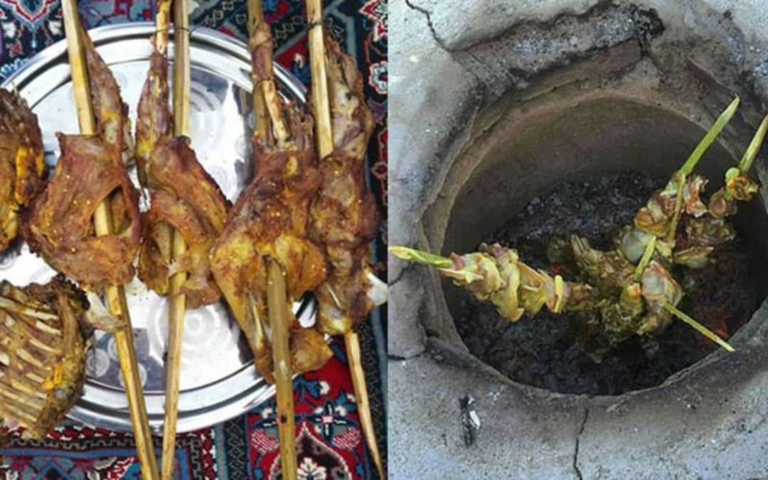کباب تنورچه در سیخ هایی از چوب درخت