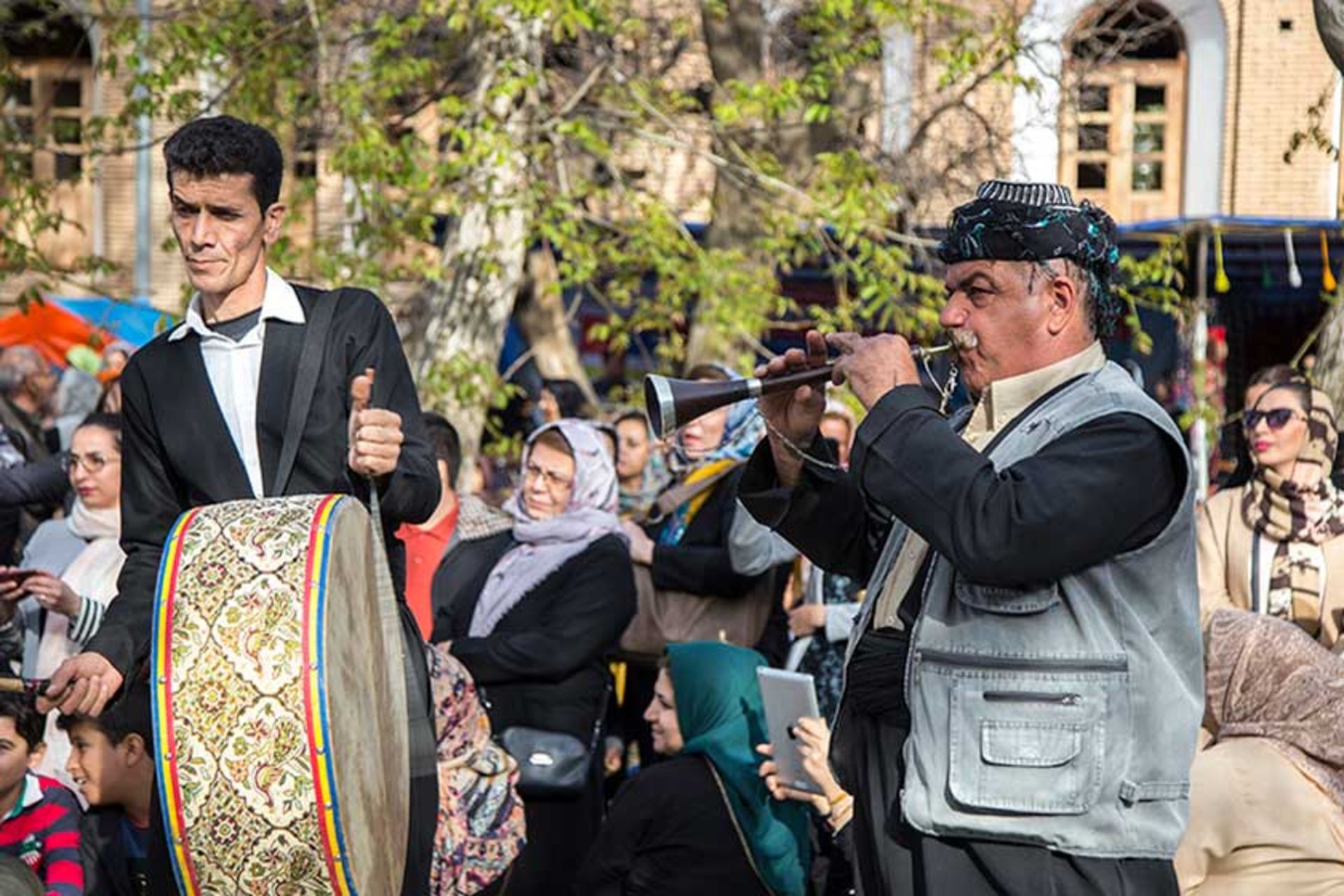 نوازندگان کرد در عمارت خسروآباد سنندج