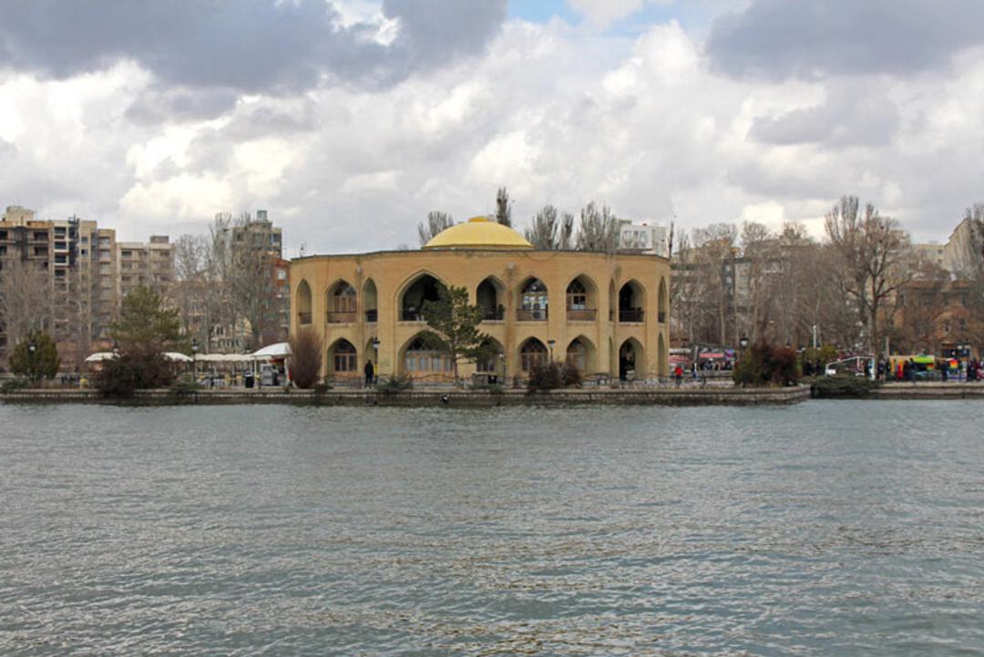 عمارت و دریاچه ائل گلی