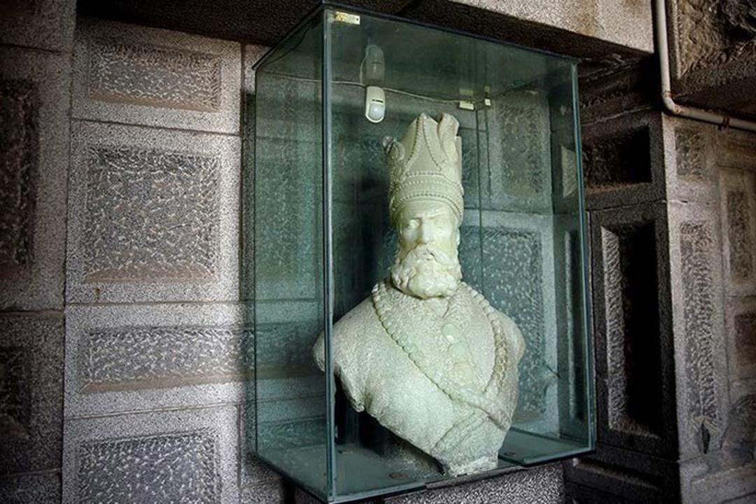 نمای بیرونی آرامگاه نادرشاه افشار