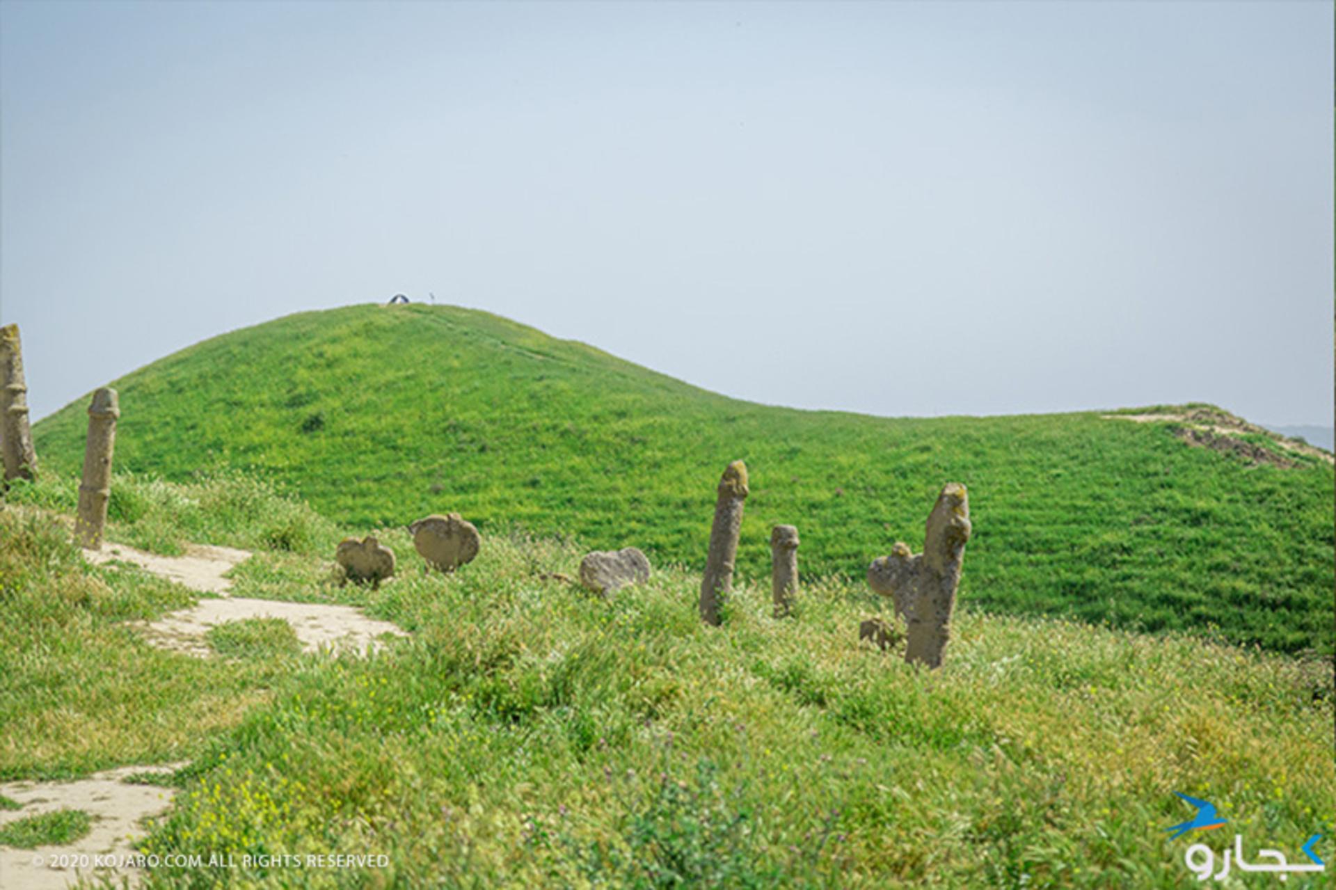 سنگ مزارهای گورستان خالی نبی