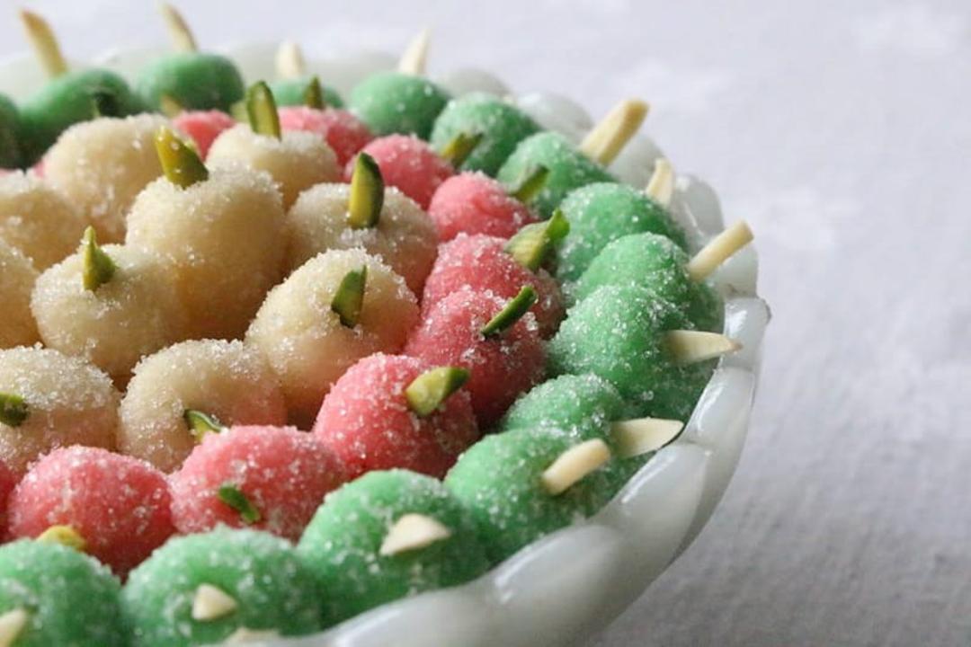طرز تهیه شیرینی توت به شکل های مختلف