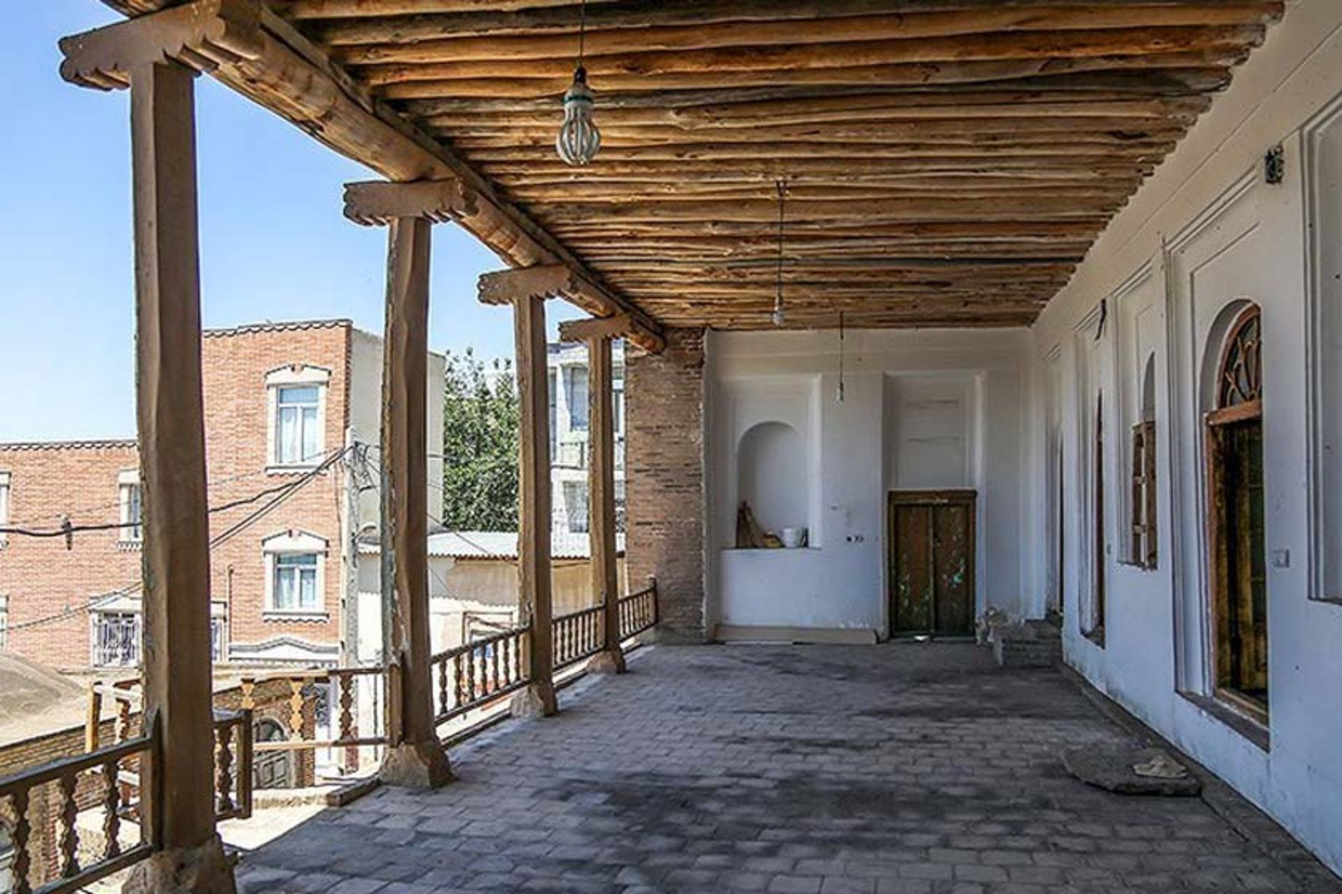 ایوان مسجد دو مناره سقز
