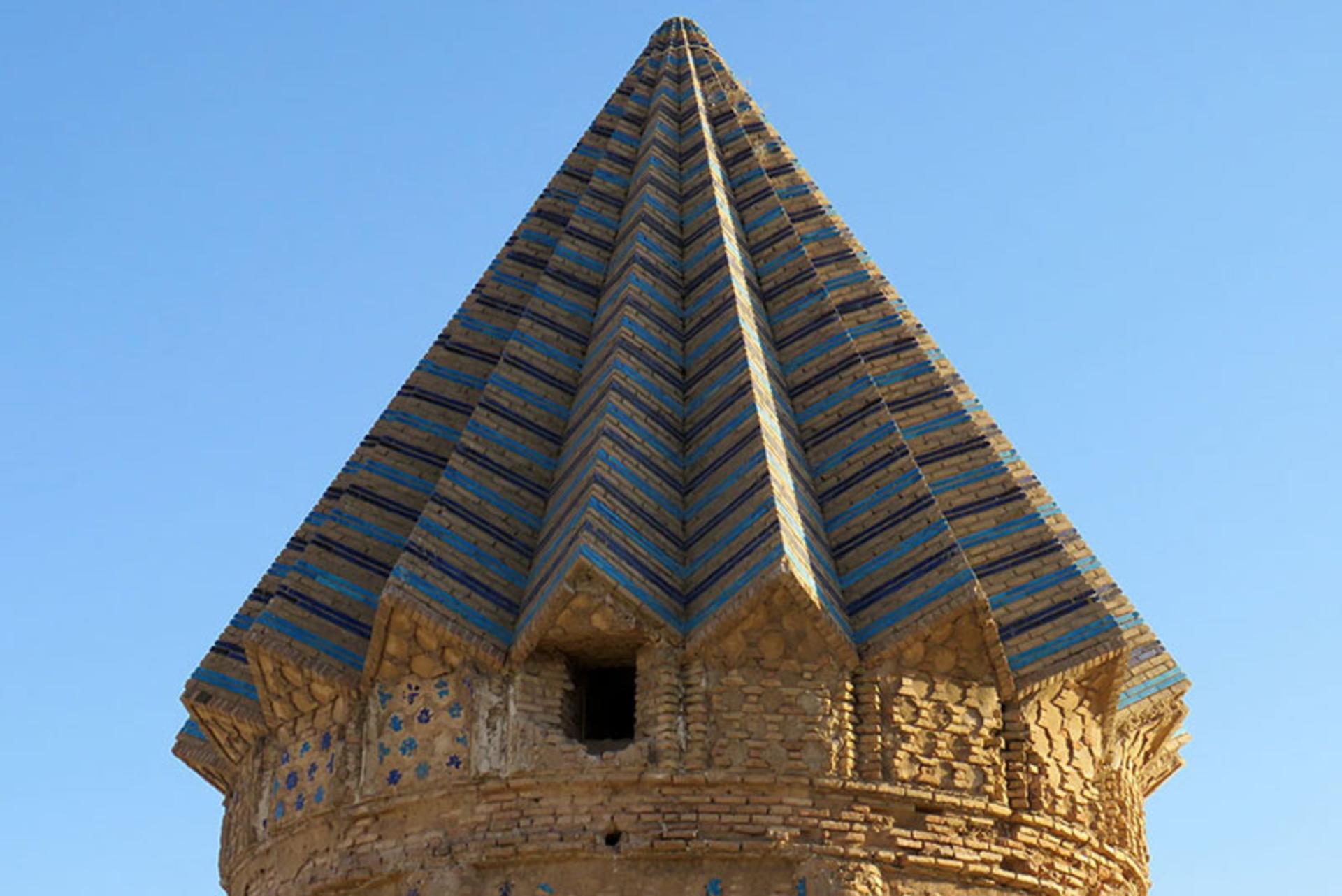 گنبد میل اخنگان