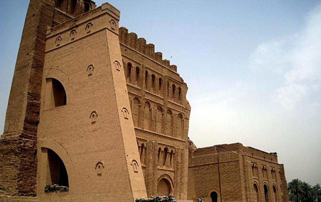 دیوار طاق کسری و نمای ورودی آن