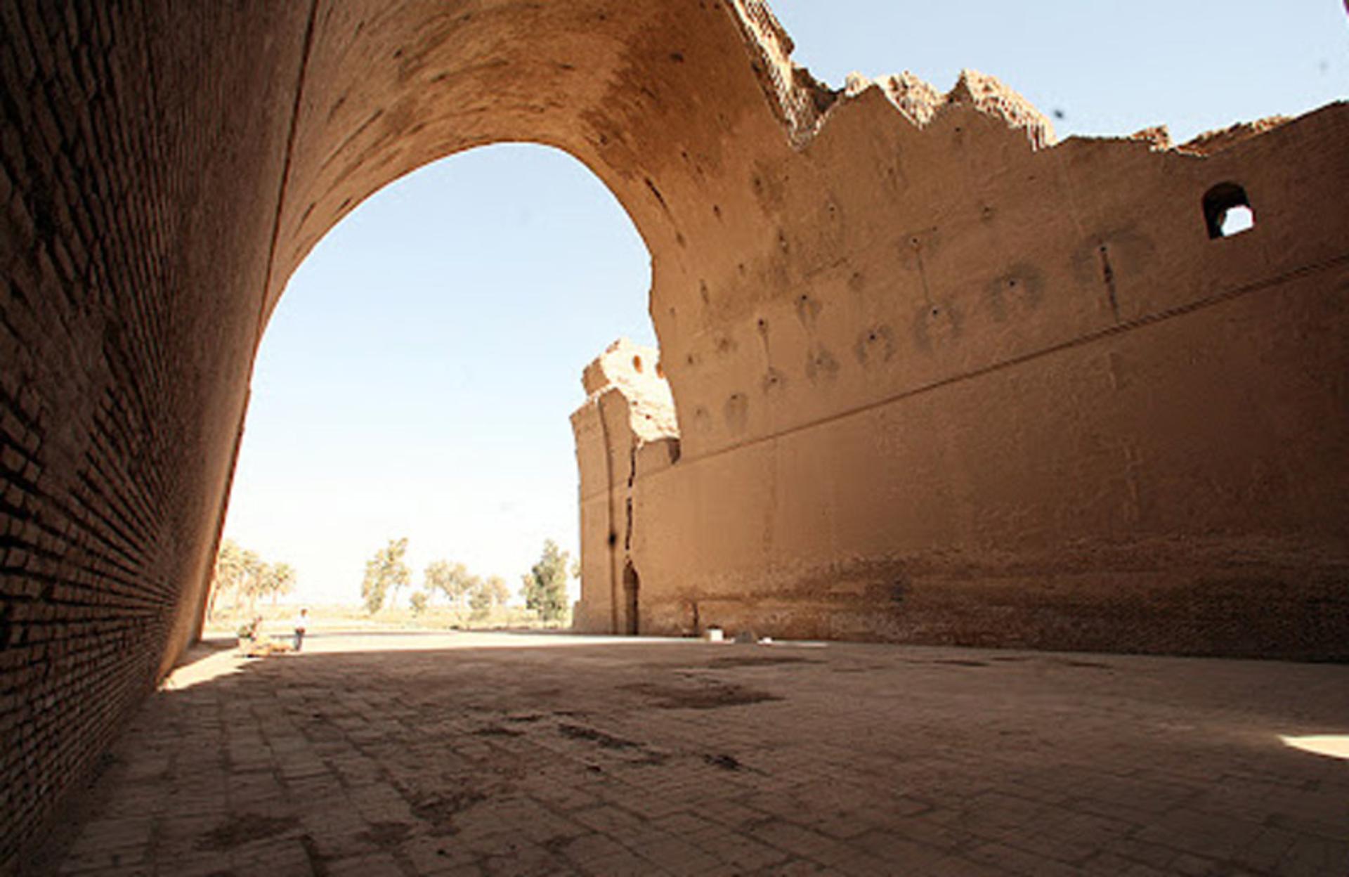 نمای داخل از طاق کسری