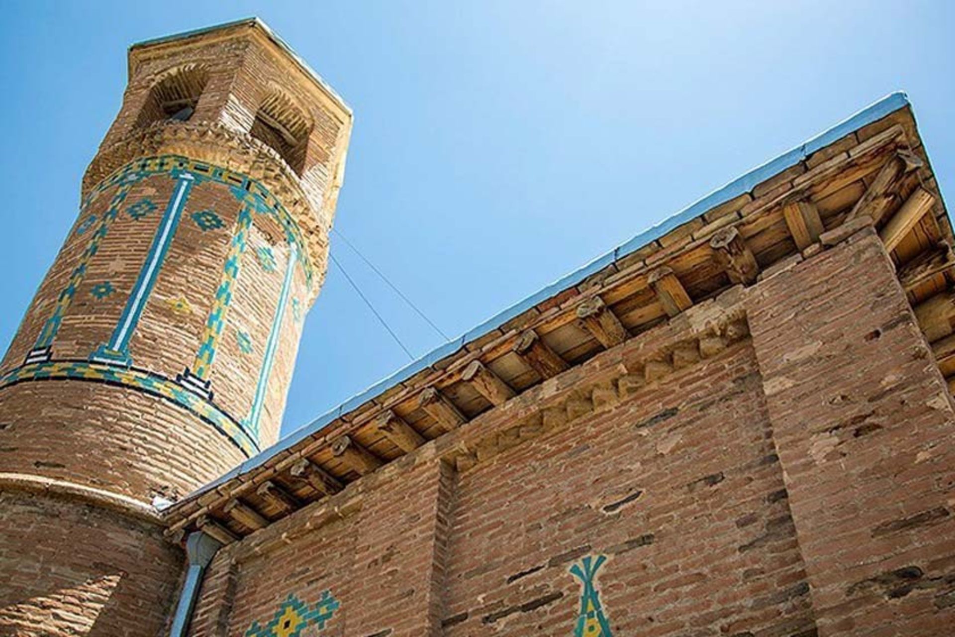 مناره زیبایی مسجد دو مناره سقز