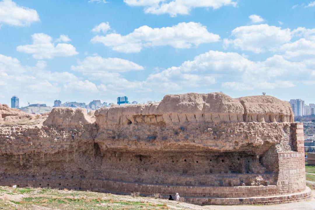 ربع رشیدی از نمای کنار
