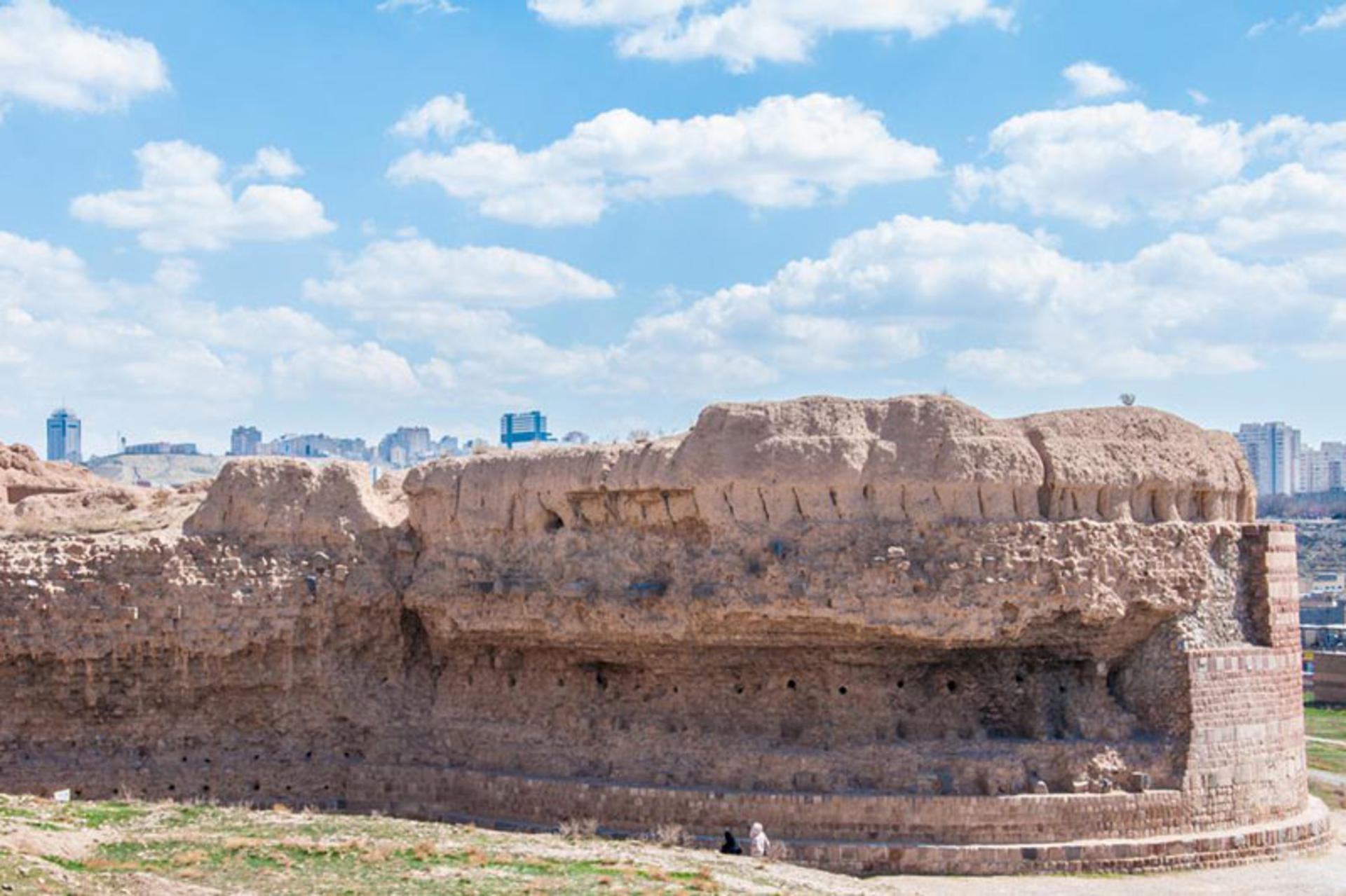 ربع رشیدی از نمای کنار